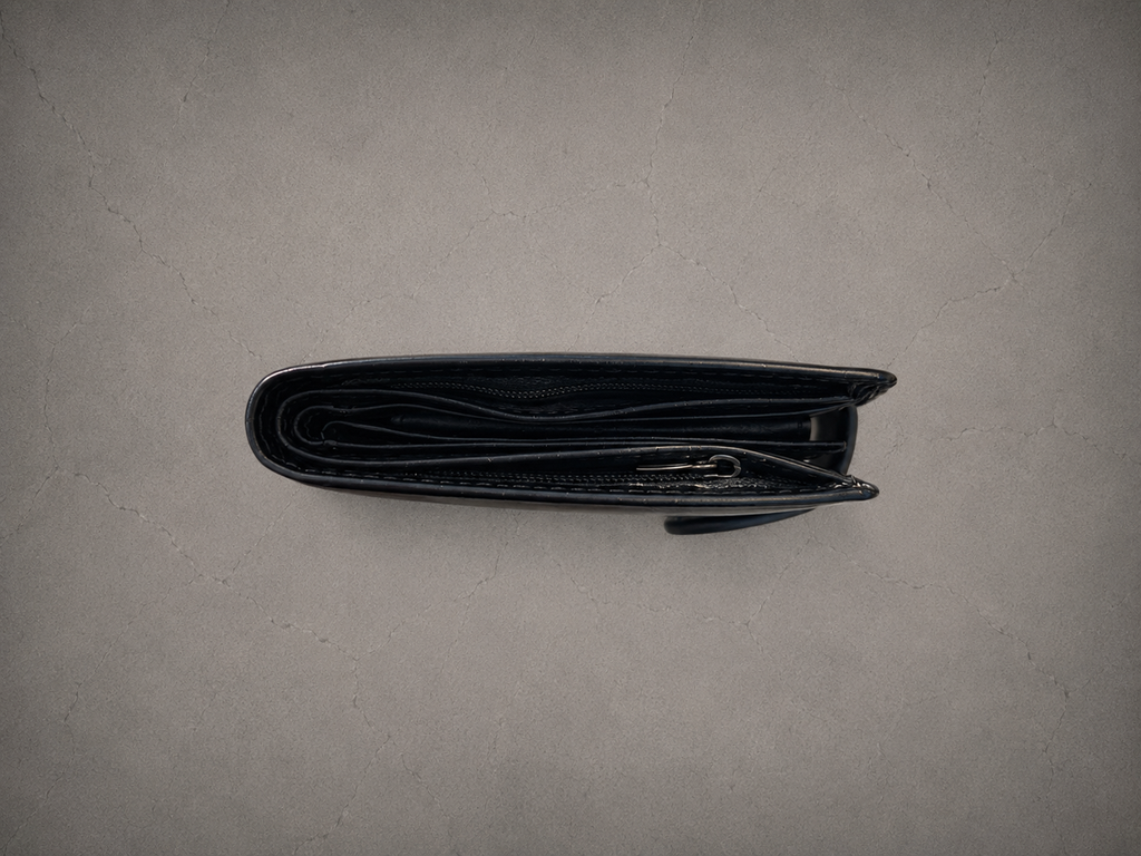 Gray Closet Cross Wallet -Black